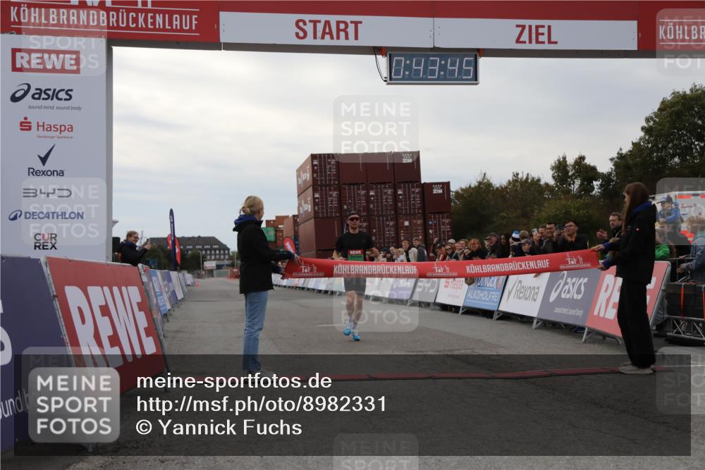 03.10.2025 - Köhlbrandbrückenlauf Yannick Fuchs http://msf.ph/oto/8982331 03.10.2025 15:43:43 Ziel 9144 meine-sportfotos.de