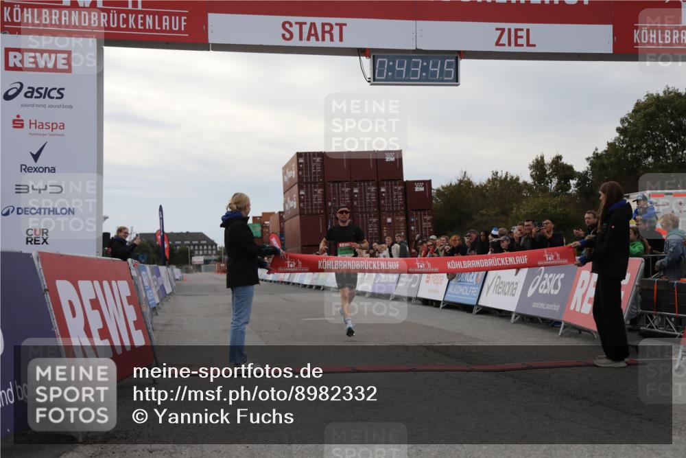 03.10.2025 - Köhlbrandbrückenlauf Yannick Fuchs http://msf.ph/oto/8982332 03.10.2025 15:43:43 Ziel 9144 meine-sportfotos.de