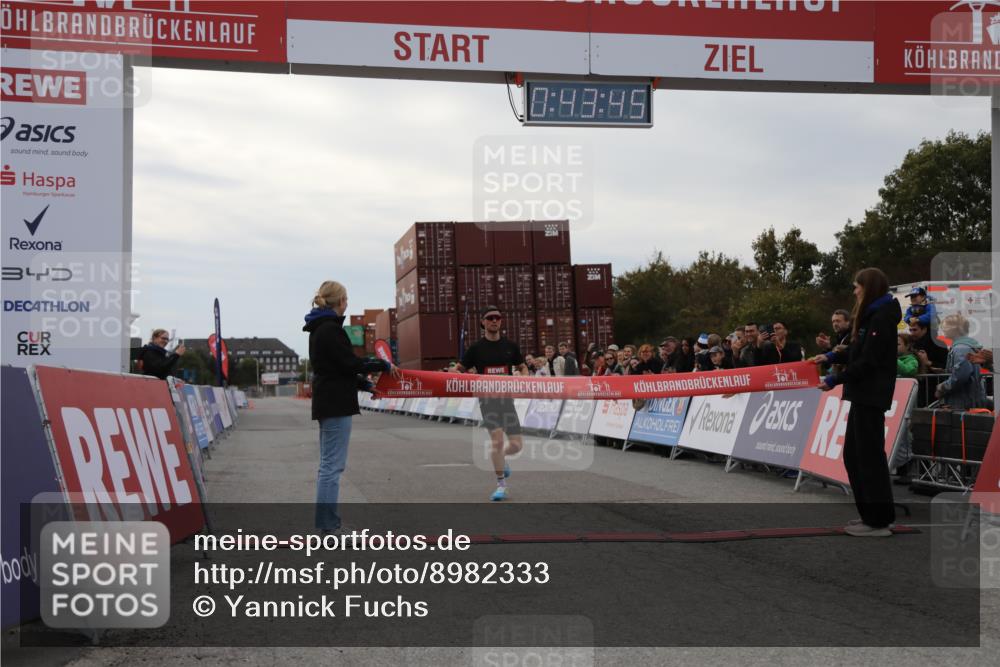03.10.2025 - Köhlbrandbrückenlauf Yannick Fuchs http://msf.ph/oto/8982333 03.10.2025 15:43:43 Ziel 9144 meine-sportfotos.de