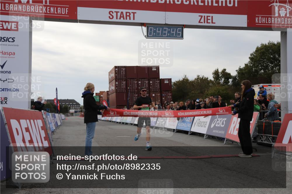 03.10.2025 - Köhlbrandbrückenlauf Yannick Fuchs http://msf.ph/oto/8982335 03.10.2025 15:43:44 Ziel 9144 meine-sportfotos.de