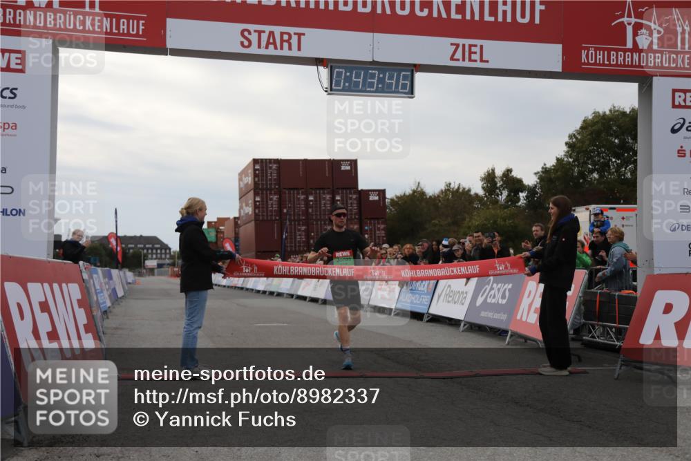 03.10.2025 - Köhlbrandbrückenlauf Yannick Fuchs http://msf.ph/oto/8982337 03.10.2025 15:43:44 Ziel 9144 meine-sportfotos.de