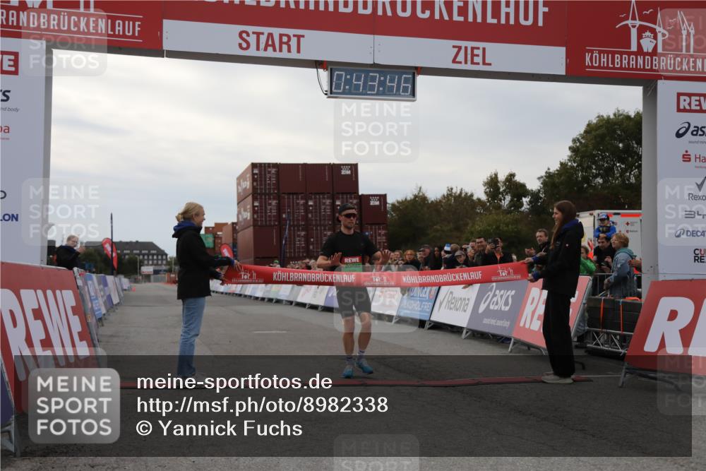 03.10.2025 - Köhlbrandbrückenlauf Yannick Fuchs http://msf.ph/oto/8982338 03.10.2025 15:43:44 Ziel 9144 meine-sportfotos.de