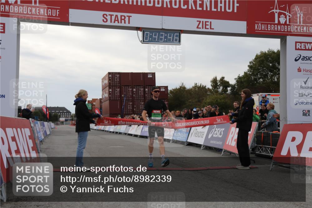 03.10.2025 - Köhlbrandbrückenlauf Yannick Fuchs http://msf.ph/oto/8982339 03.10.2025 15:43:44 Ziel 9144 meine-sportfotos.de