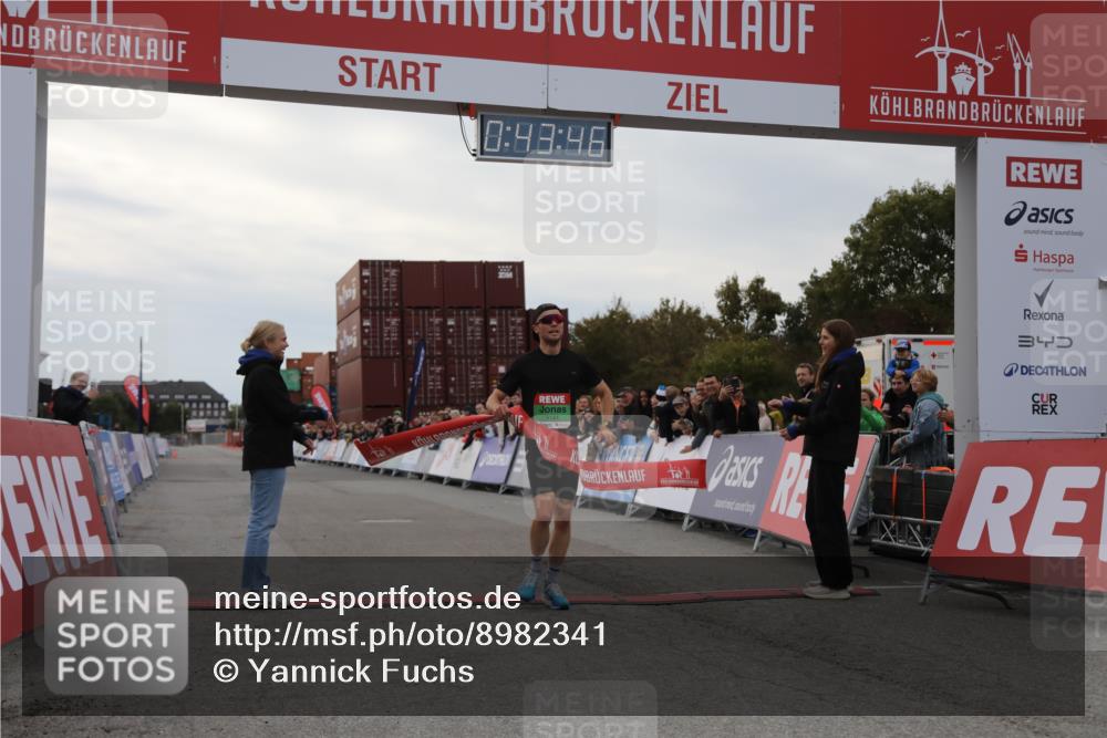 03.10.2025 - Köhlbrandbrückenlauf Yannick Fuchs http://msf.ph/oto/8982341 03.10.2025 15:43:45 Ziel 9144 meine-sportfotos.de