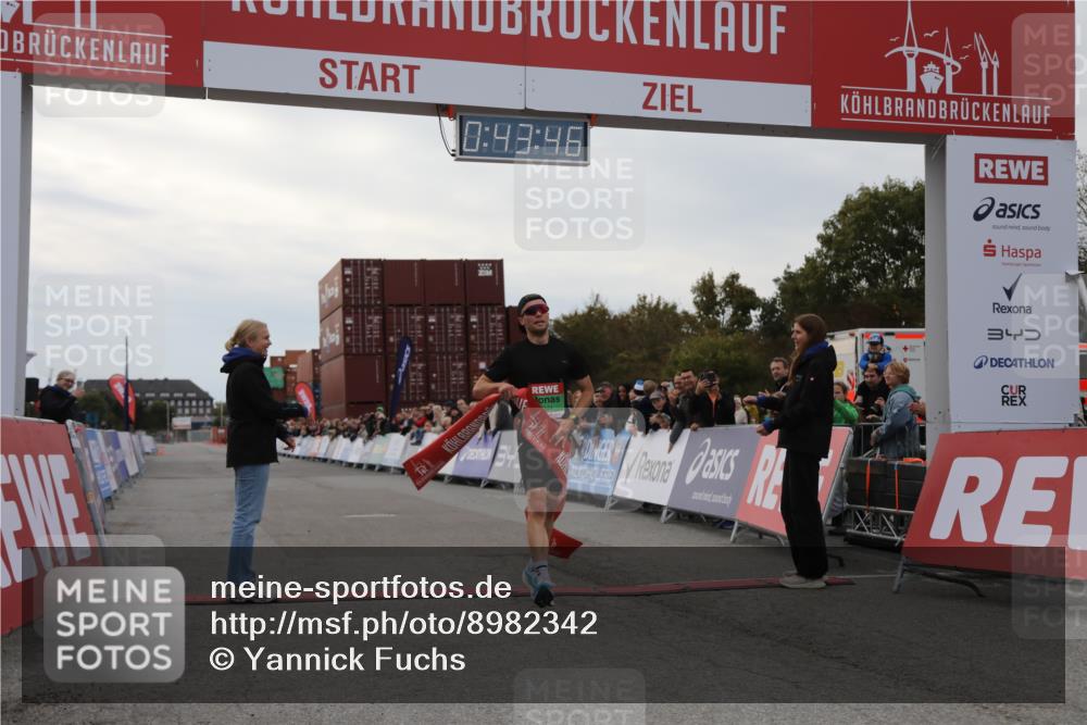 03.10.2025 - Köhlbrandbrückenlauf Yannick Fuchs http://msf.ph/oto/8982342 03.10.2025 15:43:45 Ziel 9144 meine-sportfotos.de