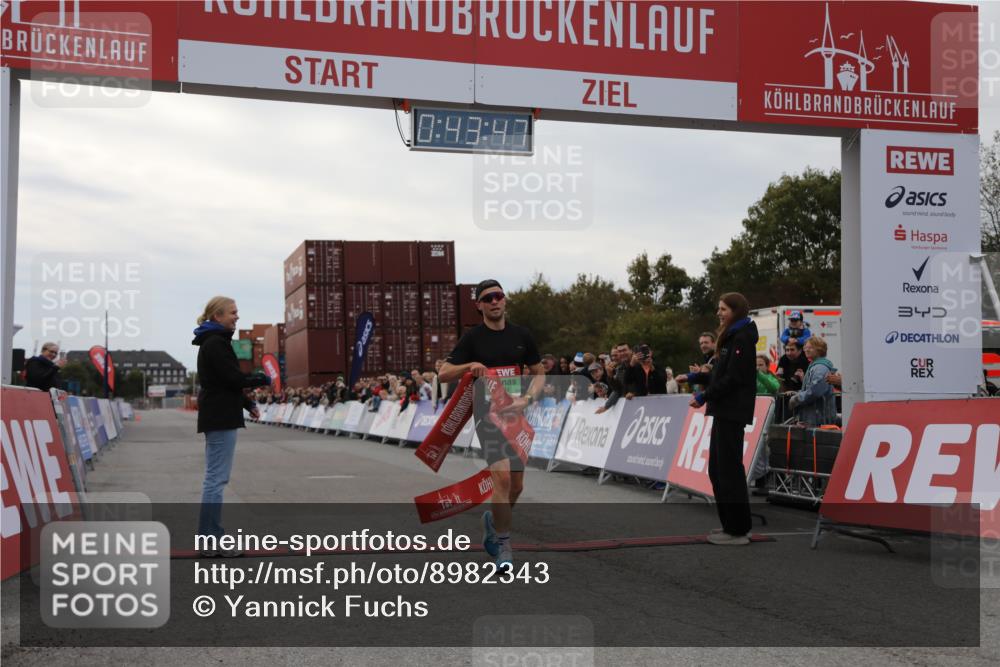 03.10.2025 - Köhlbrandbrückenlauf Yannick Fuchs http://msf.ph/oto/8982343 03.10.2025 15:43:45 Ziel 9144 meine-sportfotos.de