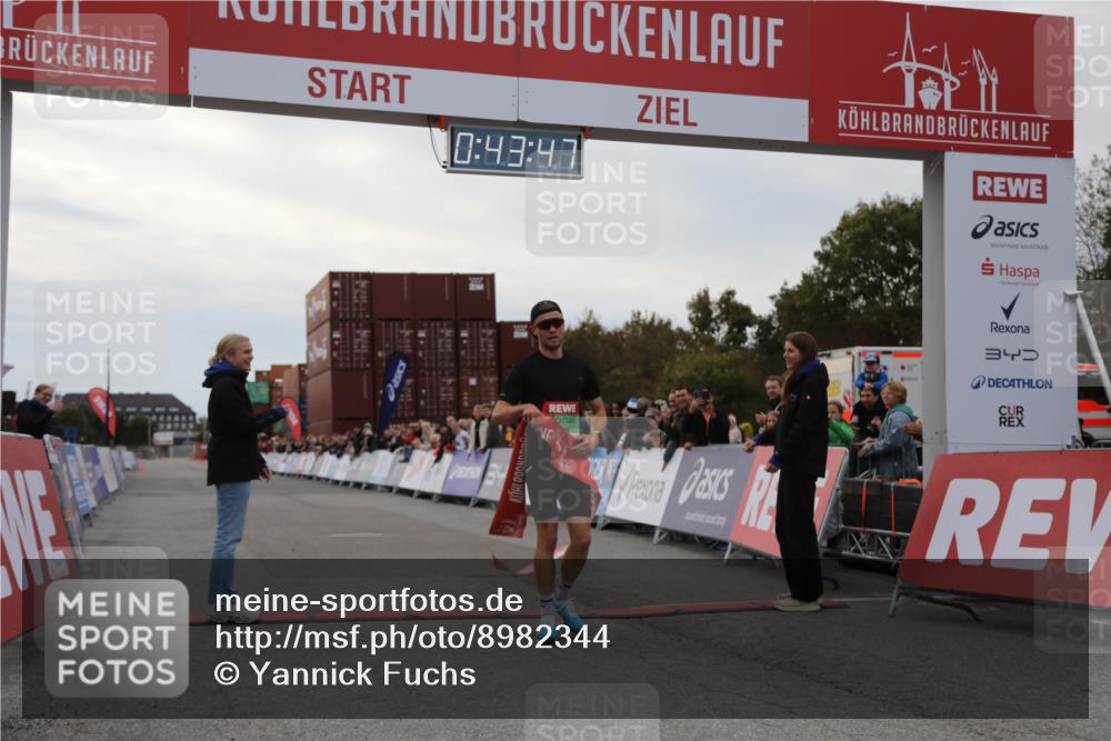 03.10.2025 - Köhlbrandbrückenlauf Yannick Fuchs http://msf.ph/oto/8982344 03.10.2025 15:43:45 Ziel 9144 meine-sportfotos.de