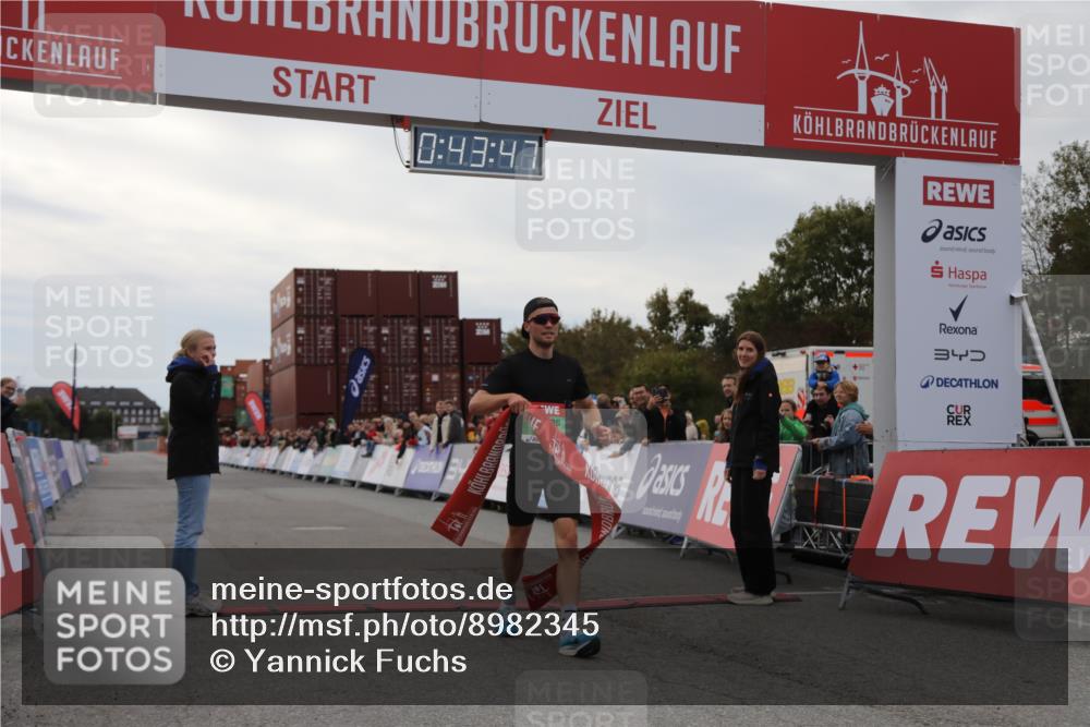 03.10.2025 - Köhlbrandbrückenlauf Yannick Fuchs http://msf.ph/oto/8982345 03.10.2025 15:43:45 Ziel 9144 meine-sportfotos.de
