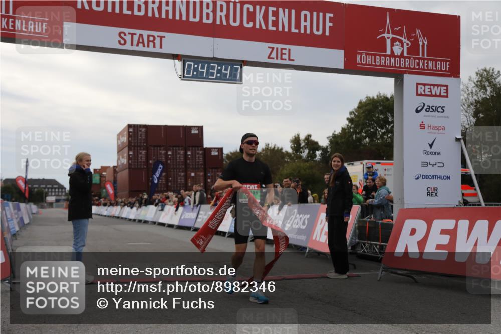 03.10.2025 - Köhlbrandbrückenlauf Yannick Fuchs http://msf.ph/oto/8982346 03.10.2025 15:43:45 Ziel 9144 meine-sportfotos.de