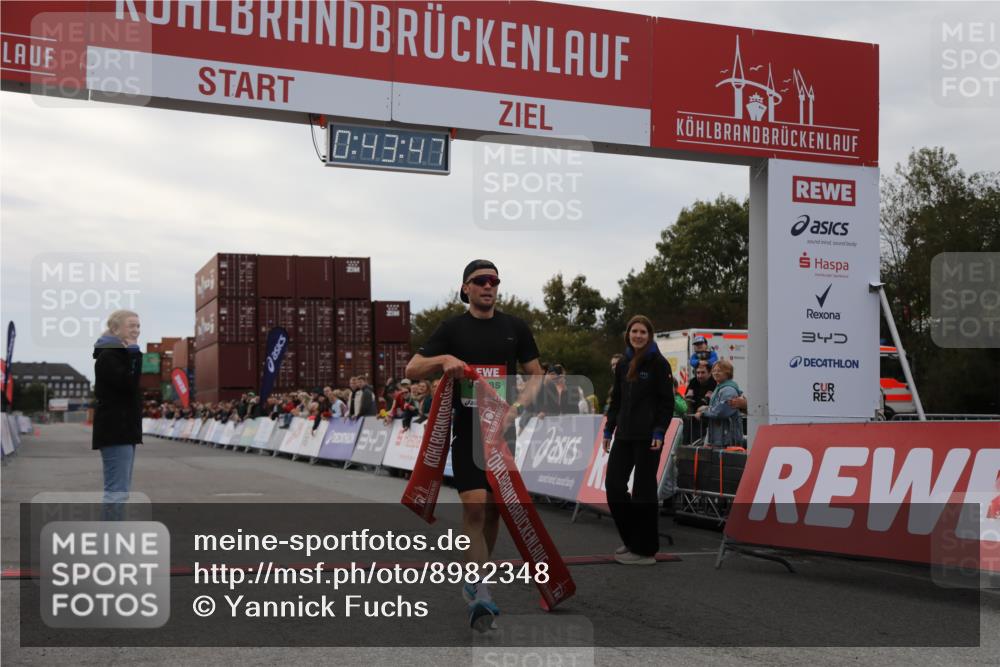 03.10.2025 - Köhlbrandbrückenlauf Yannick Fuchs http://msf.ph/oto/8982348 03.10.2025 15:43:46 Ziel 9144 meine-sportfotos.de