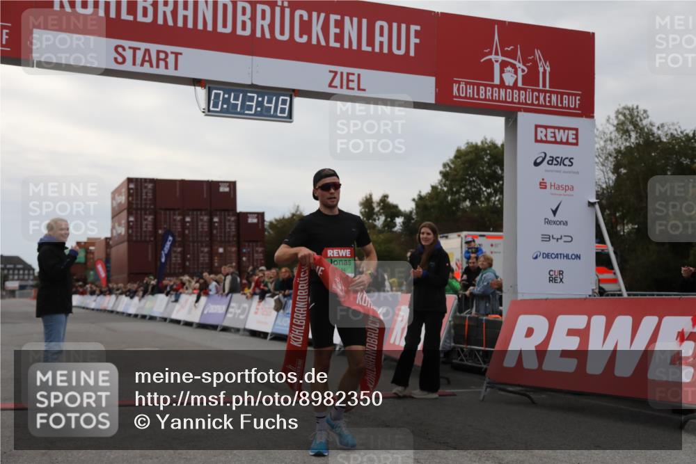 03.10.2025 - Köhlbrandbrückenlauf Yannick Fuchs http://msf.ph/oto/8982350 03.10.2025 15:43:46 Ziel 9144 meine-sportfotos.de