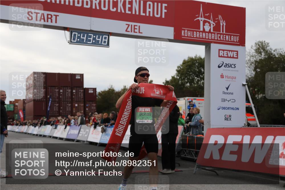 03.10.2025 - Köhlbrandbrückenlauf Yannick Fuchs http://msf.ph/oto/8982351 03.10.2025 15:43:46 Ziel 9144 meine-sportfotos.de