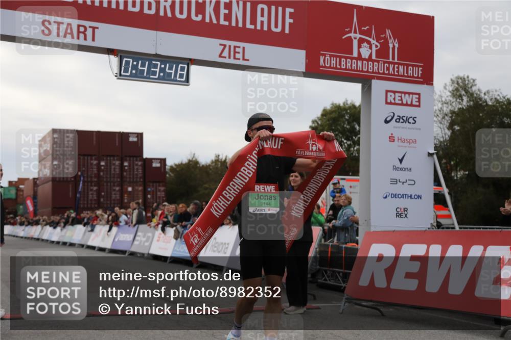 03.10.2025 - Köhlbrandbrückenlauf Yannick Fuchs http://msf.ph/oto/8982352 03.10.2025 15:43:46 Ziel 9144 meine-sportfotos.de