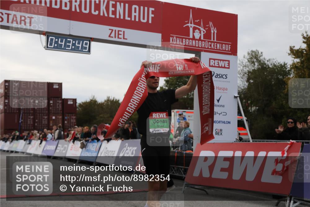 03.10.2025 - Köhlbrandbrückenlauf Yannick Fuchs http://msf.ph/oto/8982354 03.10.2025 15:43:47 Ziel 9144 meine-sportfotos.de