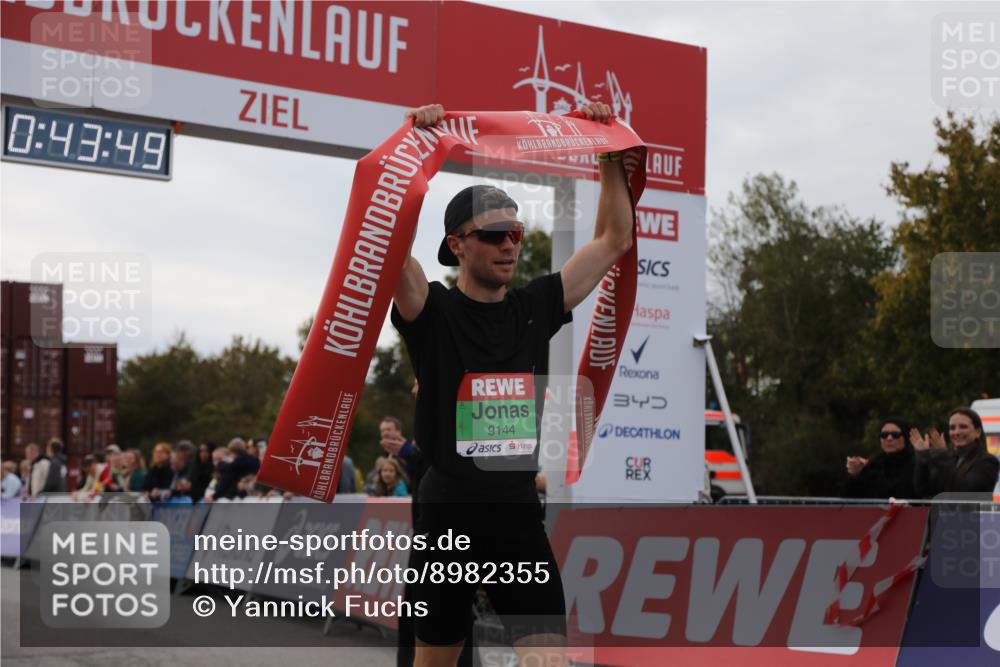 03.10.2025 - Köhlbrandbrückenlauf Yannick Fuchs http://msf.ph/oto/8982355 03.10.2025 15:43:47 Ziel 9144 meine-sportfotos.de
