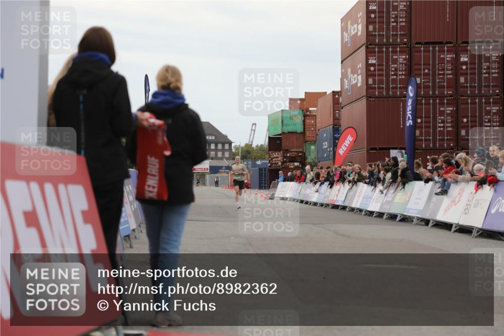 03.10.2025 - Köhlbrandbrückenlauf Yannick Fuchs http://msf.ph/oto/8982362 03.10.2025 15:44:47 Ziel 7004 meine-sportfotos.de
