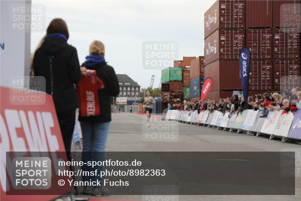 03.10.2025 - Köhlbrandbrückenlauf Yannick Fuchs http://msf.ph/oto/8982363 03.10.2025 15:44:48 Ziel 7004 meine-sportfotos.de