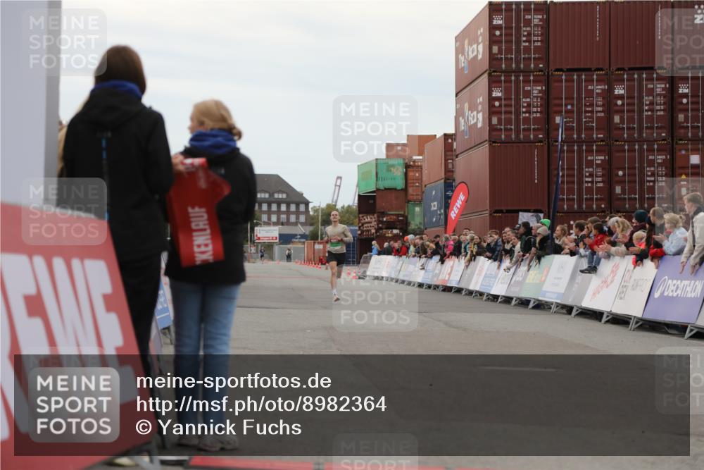 03.10.2025 - Köhlbrandbrückenlauf Yannick Fuchs http://msf.ph/oto/8982364 03.10.2025 15:44:49 Ziel 7004 meine-sportfotos.de