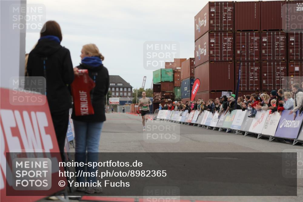 03.10.2025 - Köhlbrandbrückenlauf Yannick Fuchs http://msf.ph/oto/8982365 03.10.2025 15:44:49 Ziel 7004 meine-sportfotos.de