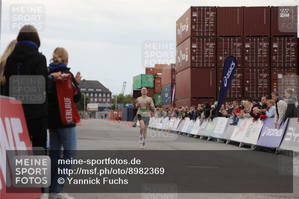 03.10.2025 - Köhlbrandbrückenlauf Yannick Fuchs http://msf.ph/oto/8982369 03.10.2025 15:44:52 Ziel 7004 meine-sportfotos.de