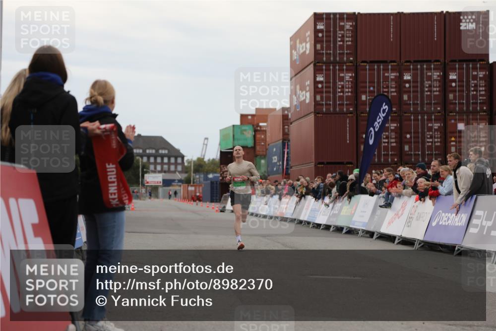 03.10.2025 - Köhlbrandbrückenlauf Yannick Fuchs http://msf.ph/oto/8982370 03.10.2025 15:44:52 Ziel 7004 meine-sportfotos.de