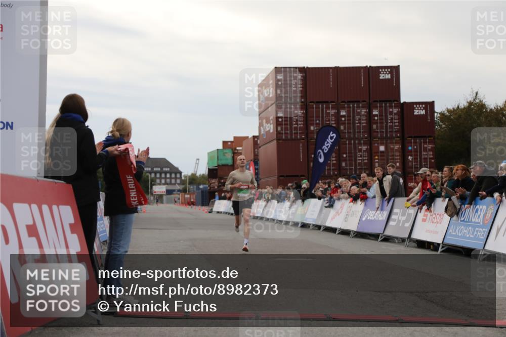 03.10.2025 - Köhlbrandbrückenlauf Yannick Fuchs http://msf.ph/oto/8982373 03.10.2025 15:44:53 Ziel 7004 meine-sportfotos.de