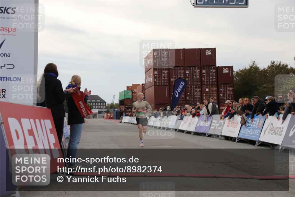 03.10.2025 - Köhlbrandbrückenlauf Yannick Fuchs http://msf.ph/oto/8982374 03.10.2025 15:44:53 Ziel 7004 meine-sportfotos.de