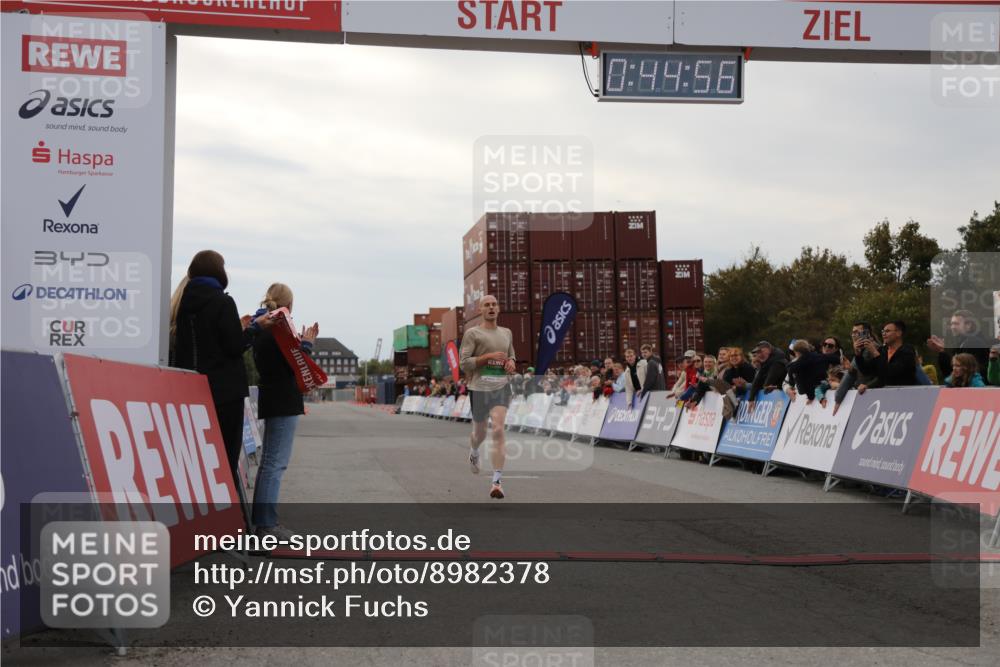 03.10.2025 - Köhlbrandbrückenlauf Yannick Fuchs http://msf.ph/oto/8982378 03.10.2025 15:44:54 Ziel 7004 meine-sportfotos.de