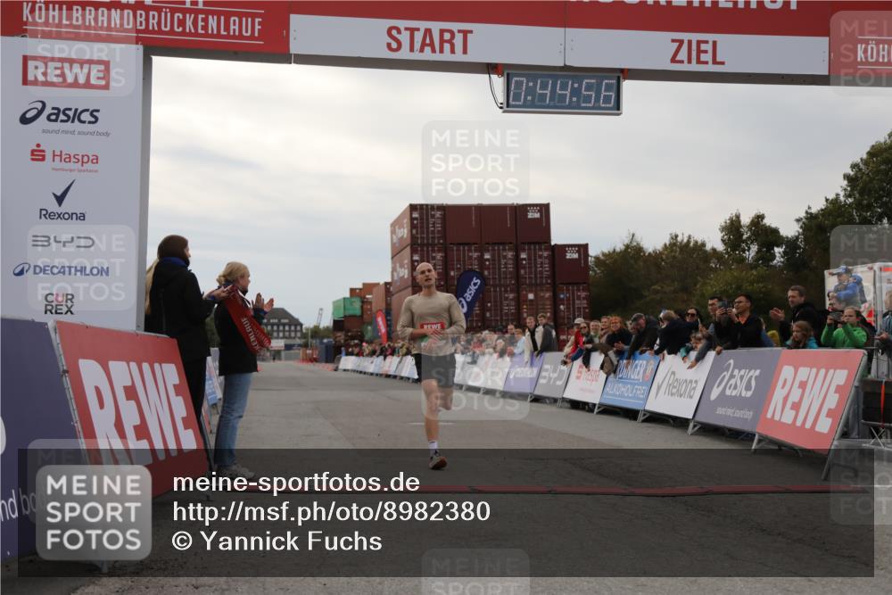 03.10.2025 - Köhlbrandbrückenlauf Yannick Fuchs http://msf.ph/oto/8982380 03.10.2025 15:44:55 Ziel 7004 meine-sportfotos.de