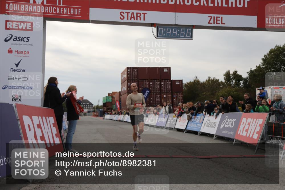 03.10.2025 - Köhlbrandbrückenlauf Yannick Fuchs http://msf.ph/oto/8982381 03.10.2025 15:44:55 Ziel 7004 meine-sportfotos.de