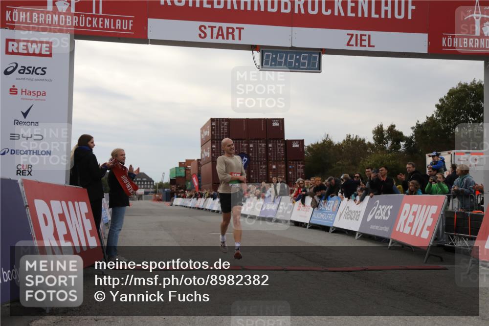 03.10.2025 - Köhlbrandbrückenlauf Yannick Fuchs http://msf.ph/oto/8982382 03.10.2025 15:44:55 Ziel 7004 meine-sportfotos.de
