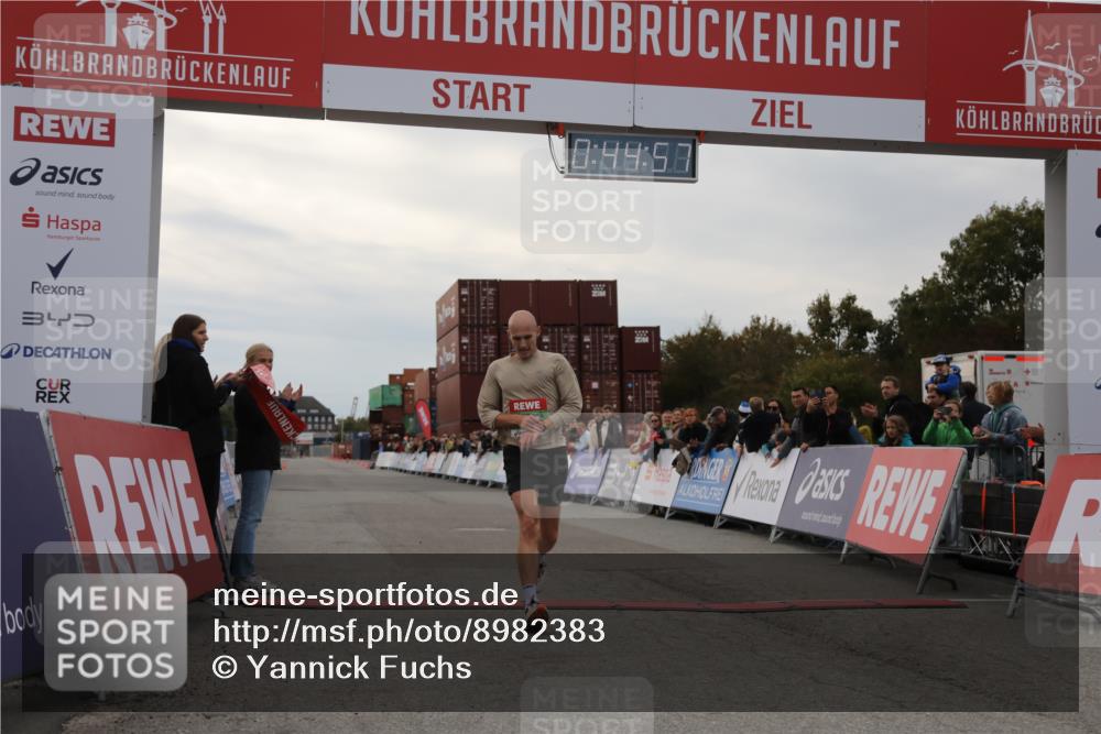 03.10.2025 - Köhlbrandbrückenlauf Yannick Fuchs http://msf.ph/oto/8982383 03.10.2025 15:44:55 Ziel 7004 meine-sportfotos.de