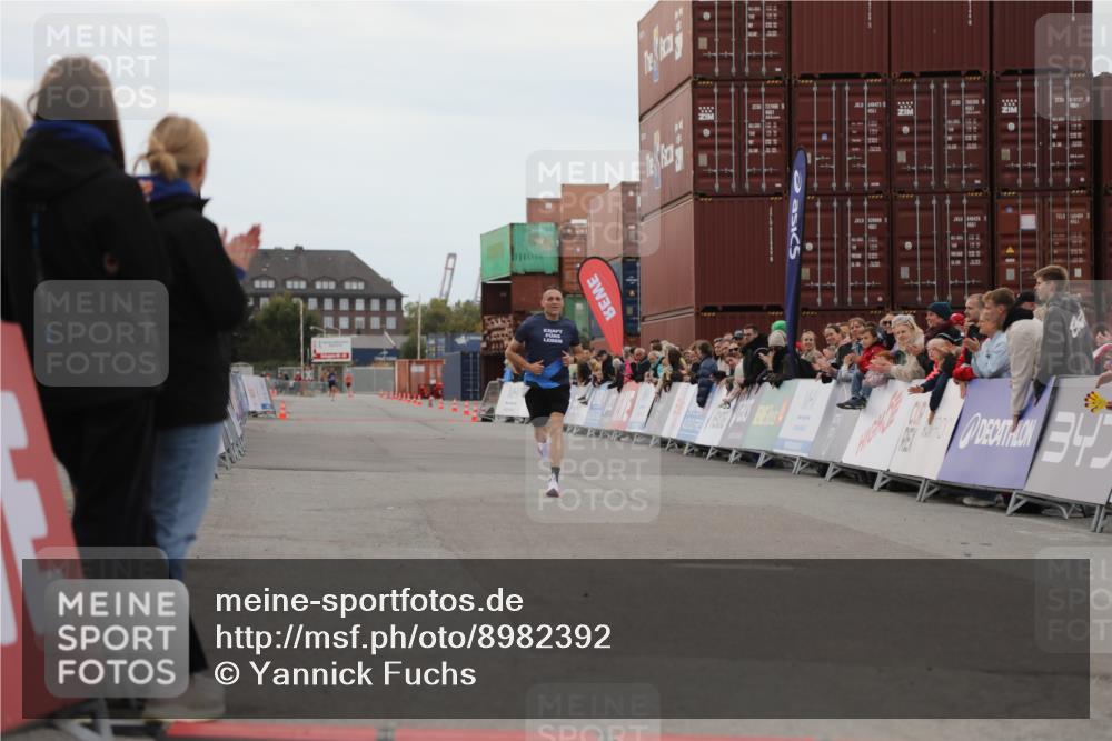 03.10.2025 - Köhlbrandbrückenlauf Yannick Fuchs http://msf.ph/oto/8982392 03.10.2025 15:45:27 Ziel 9148 meine-sportfotos.de