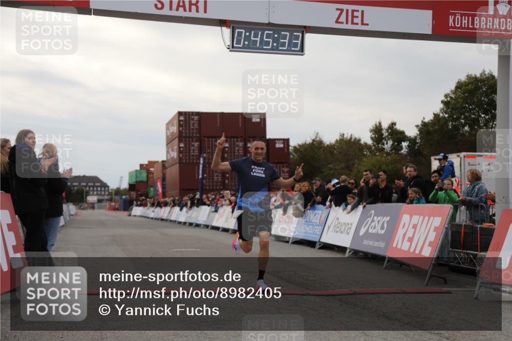 03.10.2025 - Köhlbrandbrückenlauf Yannick Fuchs http://msf.ph/oto/8982405 03.10.2025 15:45:31 Ziel 9148 meine-sportfotos.de
