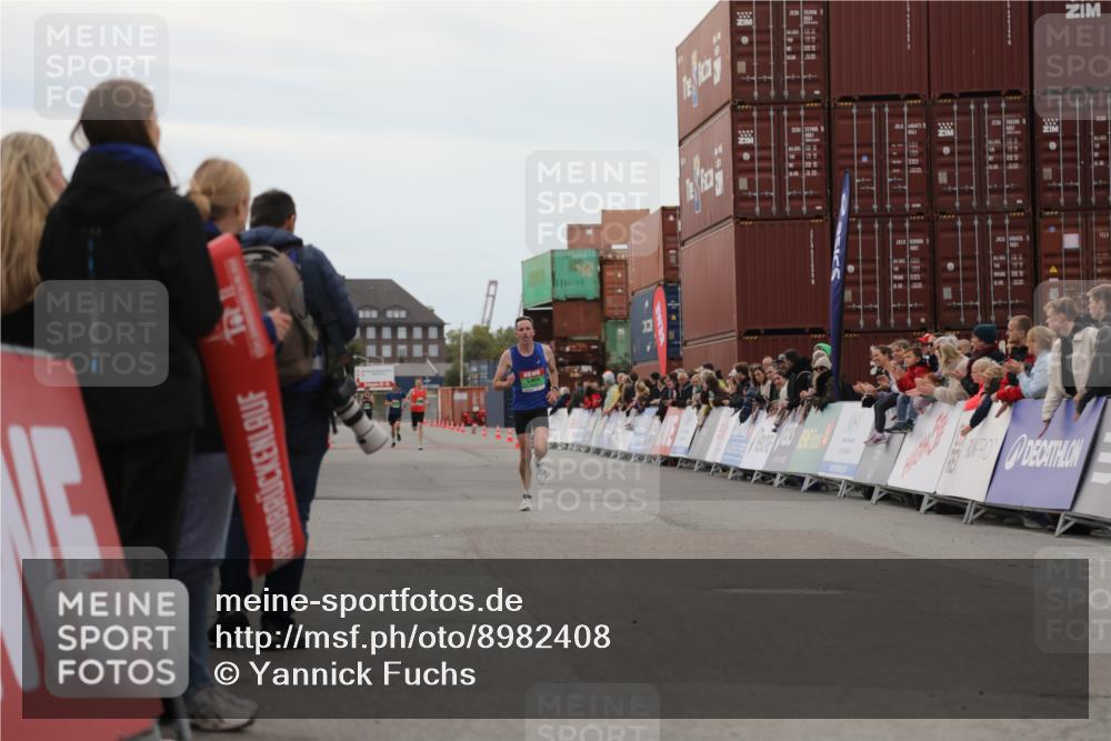 03.10.2025 - Köhlbrandbrückenlauf Yannick Fuchs http://msf.ph/oto/8982408 03.10.2025 15:45:56 Ziel 7002 meine-sportfotos.de