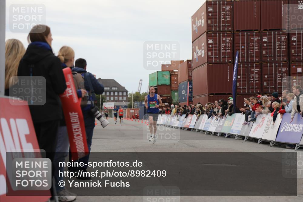 03.10.2025 - Köhlbrandbrückenlauf Yannick Fuchs http://msf.ph/oto/8982409 03.10.2025 15:45:56 Ziel 7002 meine-sportfotos.de