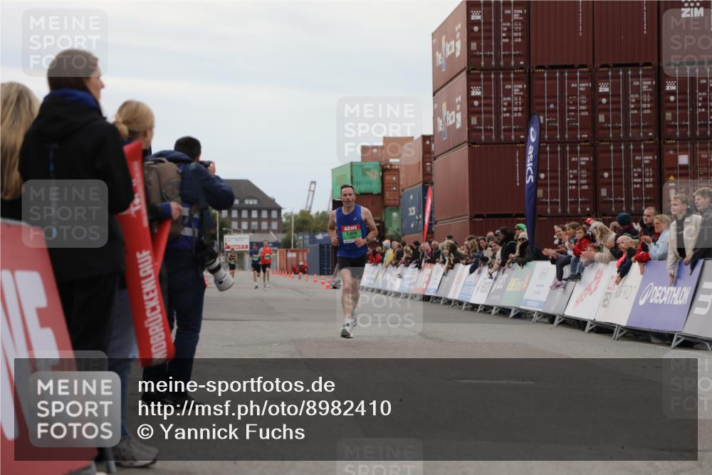 03.10.2025 - Köhlbrandbrückenlauf Yannick Fuchs http://msf.ph/oto/8982410 03.10.2025 15:45:57 Ziel 7002 meine-sportfotos.de