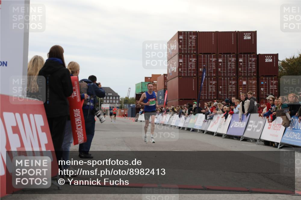 03.10.2025 - Köhlbrandbrückenlauf Yannick Fuchs http://msf.ph/oto/8982413 03.10.2025 15:45:58 Ziel 7002 meine-sportfotos.de