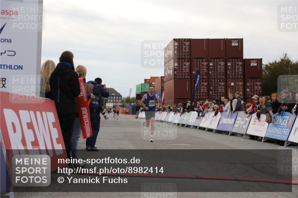 03.10.2025 - Köhlbrandbrückenlauf Yannick Fuchs http://msf.ph/oto/8982414 03.10.2025 15:45:58 Ziel 7002 meine-sportfotos.de