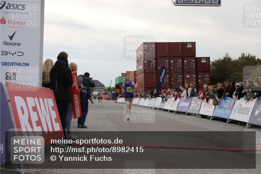 03.10.2025 - Köhlbrandbrückenlauf Yannick Fuchs http://msf.ph/oto/8982415 03.10.2025 15:45:59 Ziel 7002 meine-sportfotos.de
