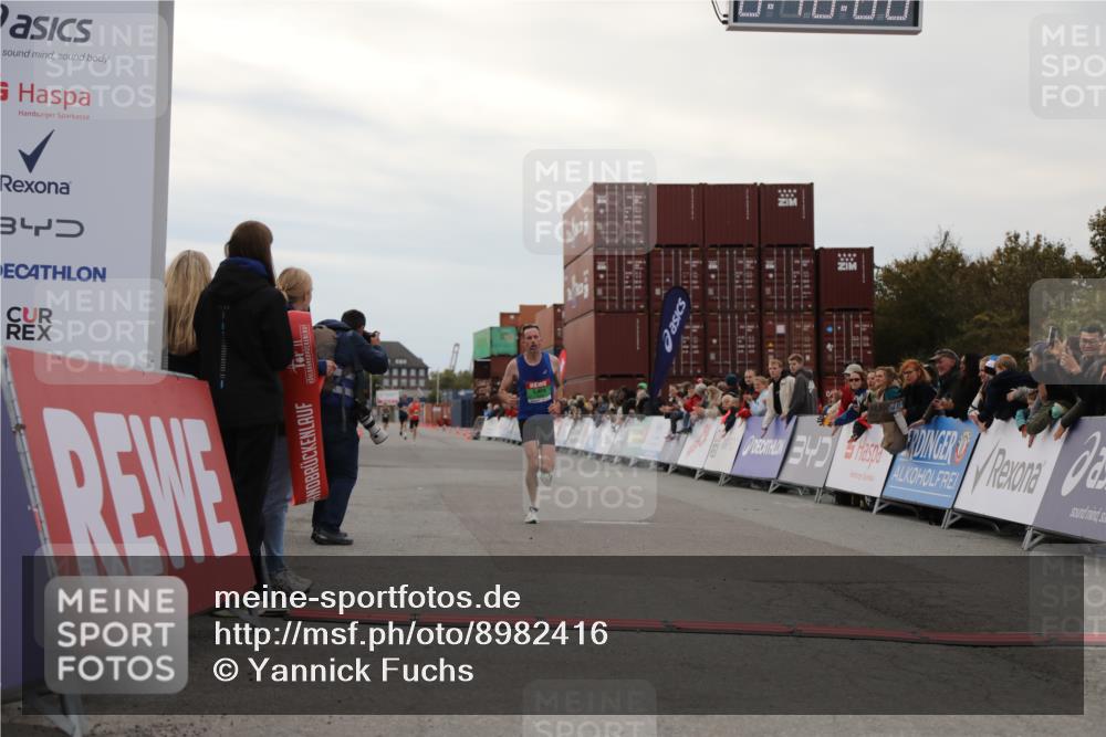 03.10.2025 - Köhlbrandbrückenlauf Yannick Fuchs http://msf.ph/oto/8982416 03.10.2025 15:45:59 Ziel 7002 meine-sportfotos.de