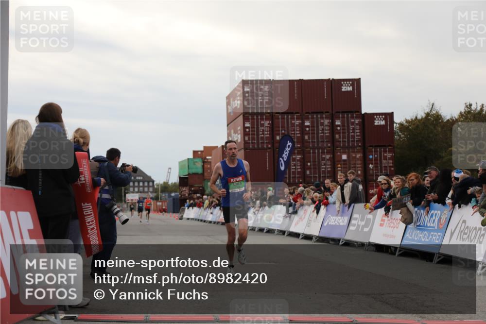 03.10.2025 - Köhlbrandbrückenlauf Yannick Fuchs http://msf.ph/oto/8982420 03.10.2025 15:46:00 Ziel 7002 meine-sportfotos.de