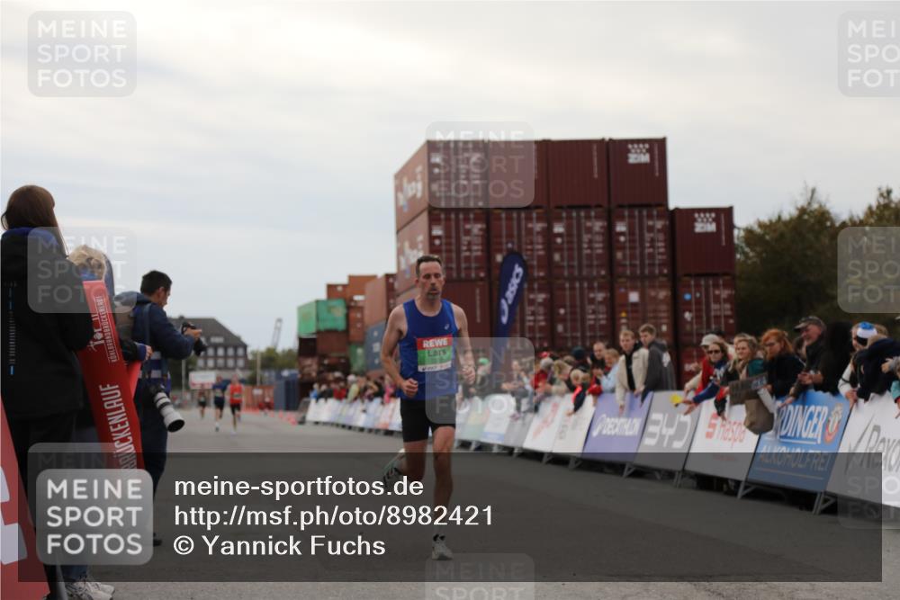 03.10.2025 - Köhlbrandbrückenlauf Yannick Fuchs http://msf.ph/oto/8982421 03.10.2025 15:46:00 Ziel 7002 meine-sportfotos.de