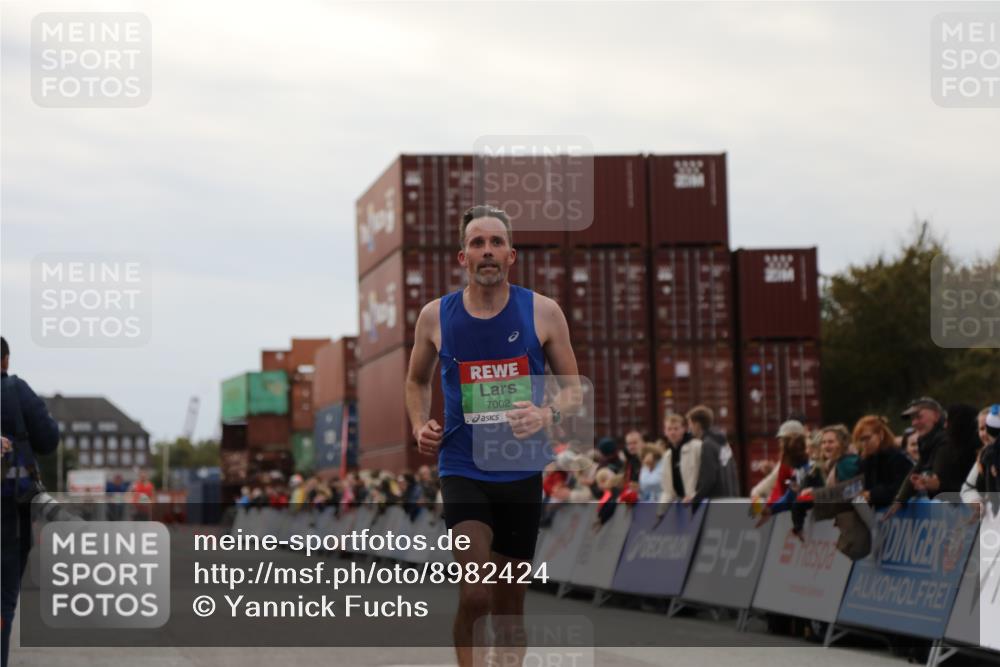 03.10.2025 - Köhlbrandbrückenlauf Yannick Fuchs http://msf.ph/oto/8982424 03.10.2025 15:46:01 Ziel 7002, 9130 meine-sportfotos.de