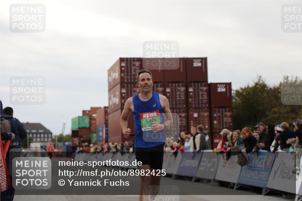 03.10.2025 - Köhlbrandbrückenlauf Yannick Fuchs http://msf.ph/oto/8982425 03.10.2025 15:46:01 Ziel 7002, 9130 meine-sportfotos.de
