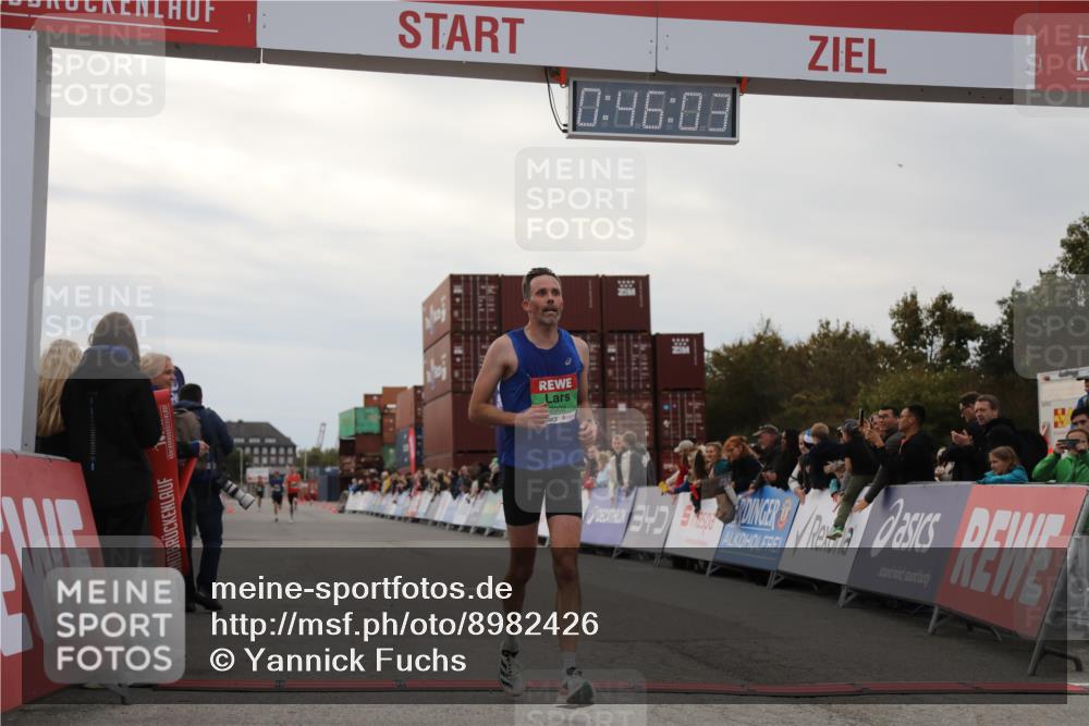 03.10.2025 - Köhlbrandbrückenlauf Yannick Fuchs http://msf.ph/oto/8982426 03.10.2025 15:46:01 Ziel 7002, 9130 meine-sportfotos.de