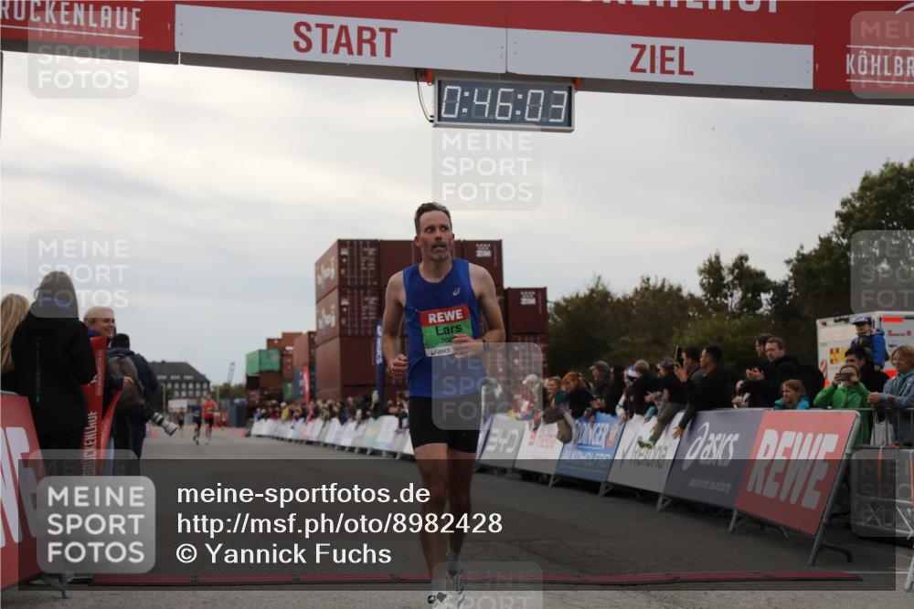 03.10.2025 - Köhlbrandbrückenlauf Yannick Fuchs http://msf.ph/oto/8982428 03.10.2025 15:46:02 Ziel 7002, 7003, 9130 meine-sportfotos.de