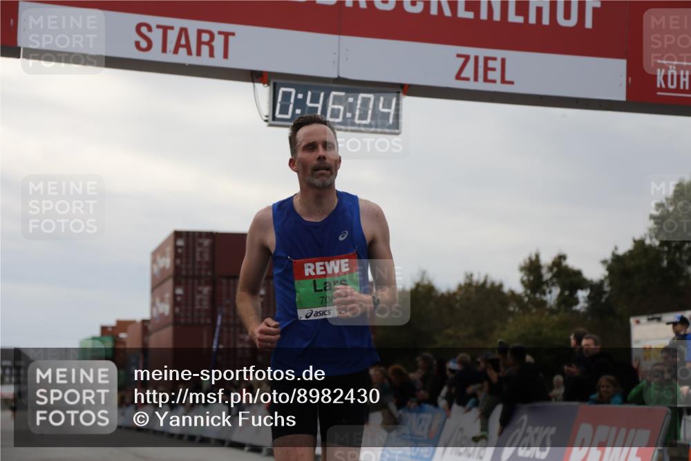 03.10.2025 - Köhlbrandbrückenlauf Yannick Fuchs http://msf.ph/oto/8982430 03.10.2025 15:46:02 Ziel 7002, 7003, 9130 meine-sportfotos.de