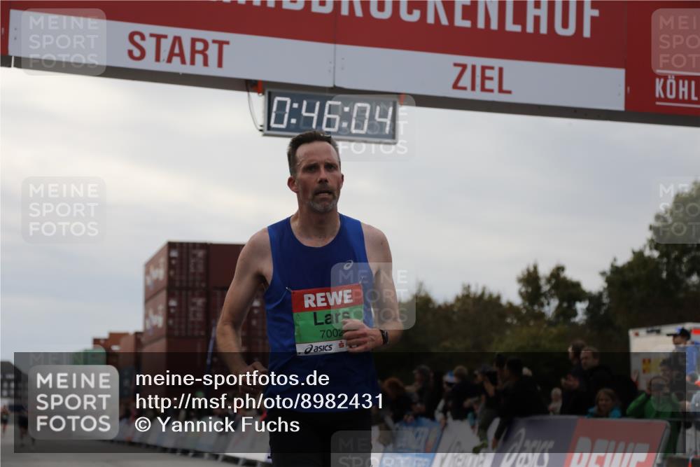 03.10.2025 - Köhlbrandbrückenlauf Yannick Fuchs http://msf.ph/oto/8982431 03.10.2025 15:46:03 Ziel 7002, 7003, 9130 meine-sportfotos.de