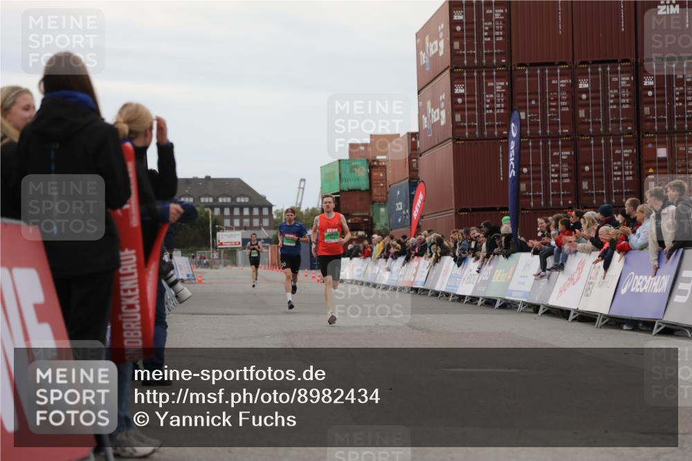 03.10.2025 - Köhlbrandbrückenlauf Yannick Fuchs http://msf.ph/oto/8982434 03.10.2025 15:46:06 Ziel 7003, 9130 meine-sportfotos.de